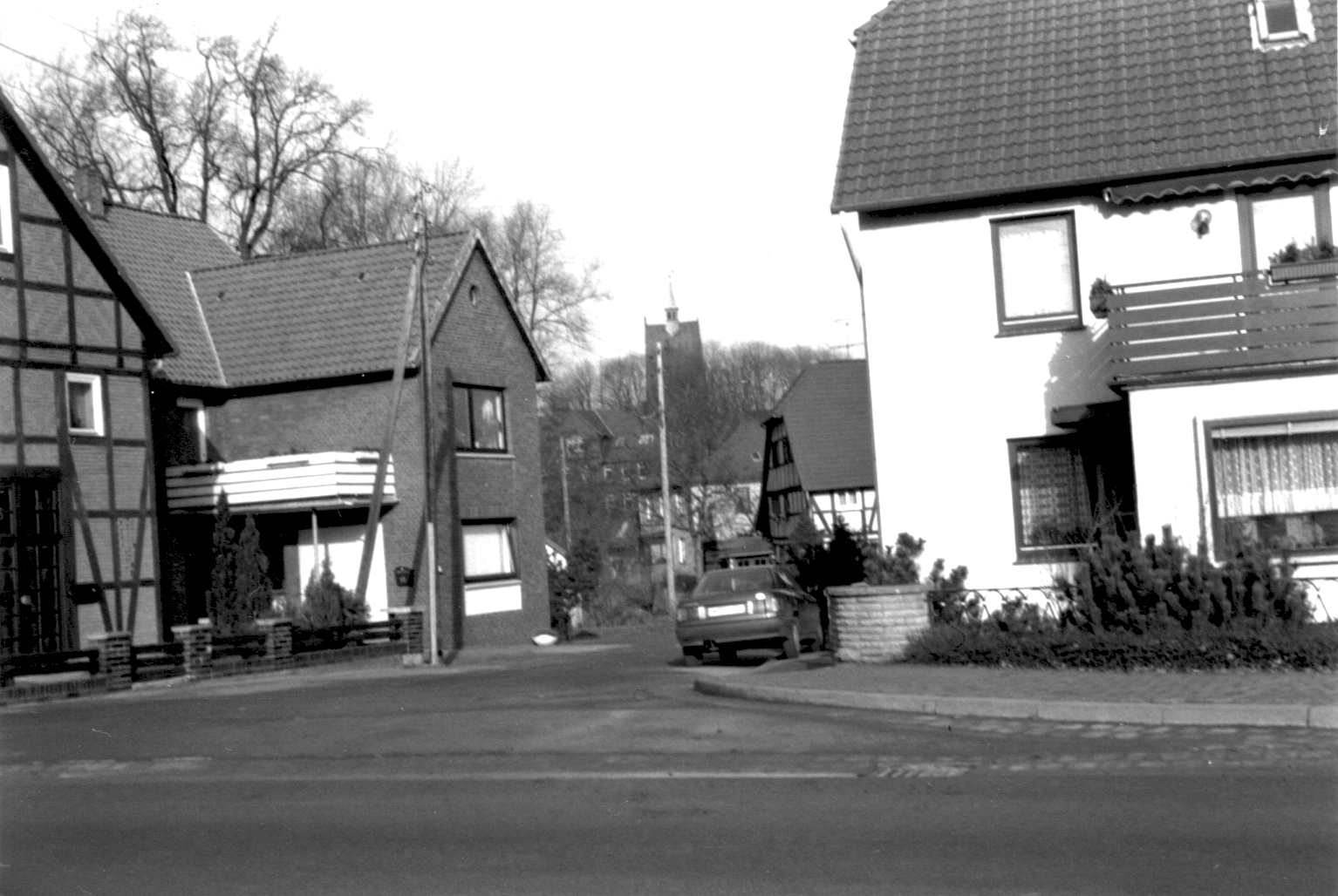 Kirche im Hintergrund 