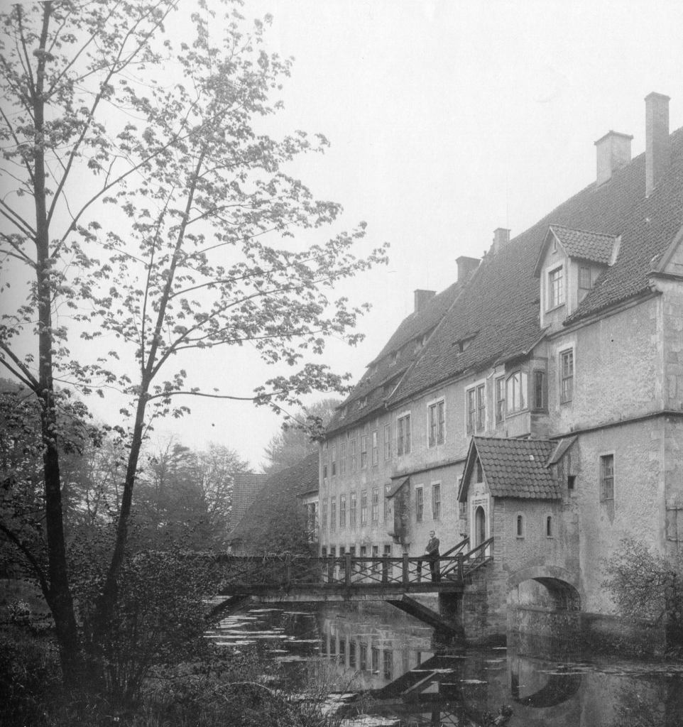 Wasserschloss von Münchhausen mit Brücke